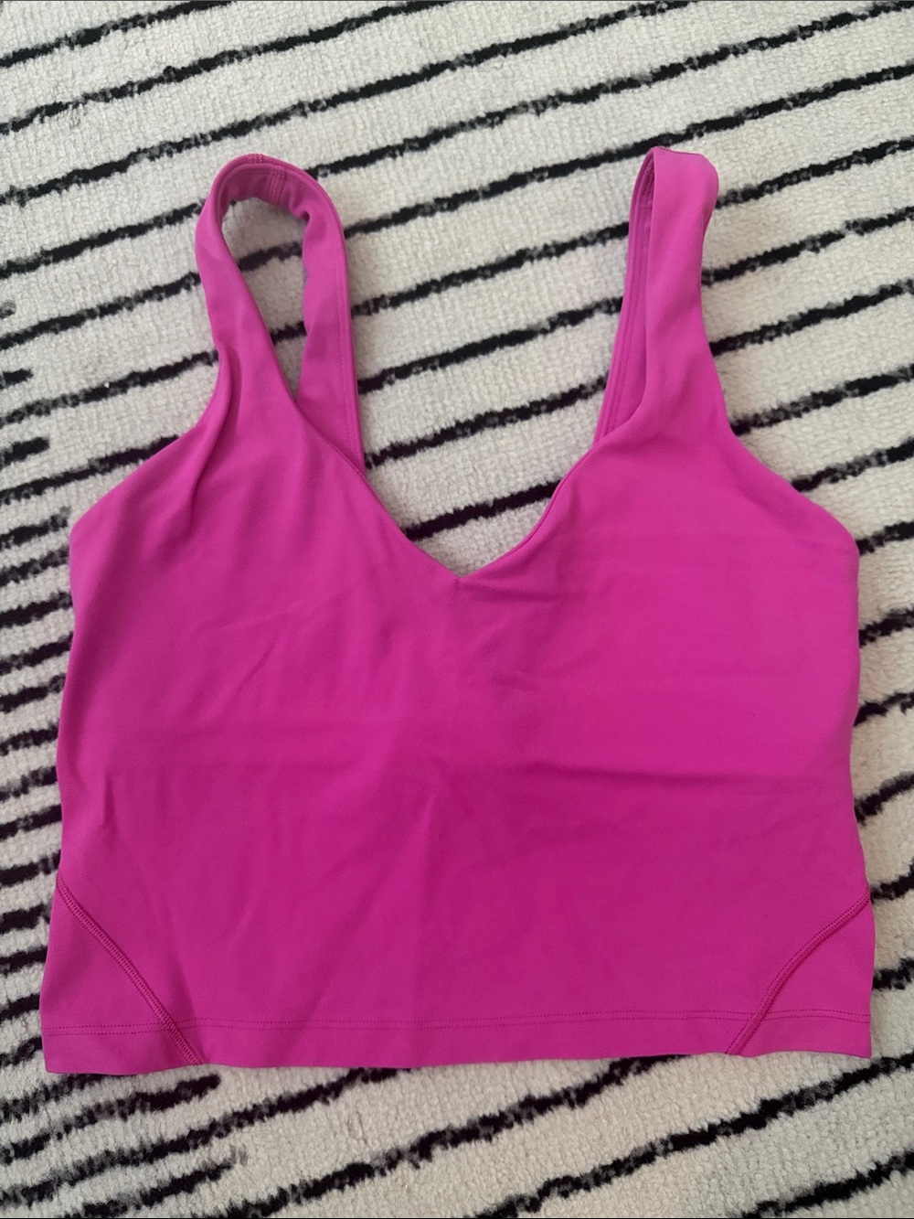 lululemon athletica V-Neck Seamless Sports Bra - Fuchsia Pink/ Sonic Pink Size 6